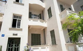 Luxury Bauhaus 1BR Montefiore